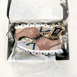 On Cloud 70 30 Women’s Running Shoes size 8, new in box with extra laces